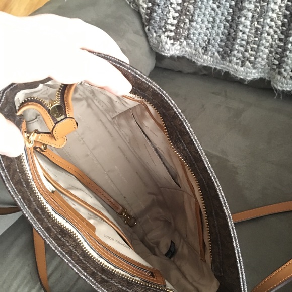 Brown jet set Micheal Kors crossbody - Picture 3 of 3